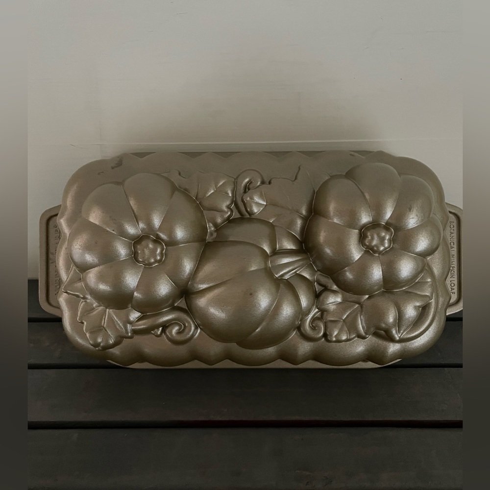 Nordic Ware Limited Edition 1970s Botanical Pumpkin Loaf Pan